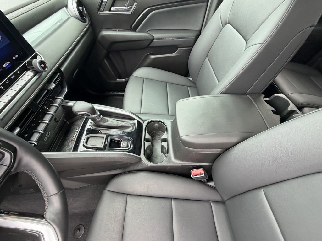 Used 2024 Chevrolet Colorado LT w/ LT Convenience Package III RWD image 20