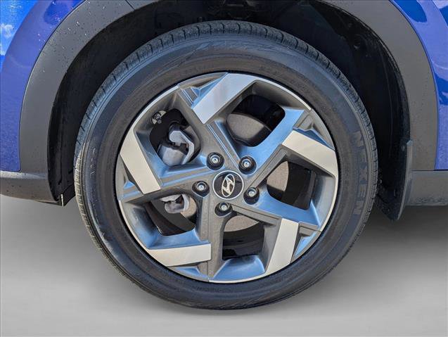 Used 2023 Hyundai Venue Limited image 9