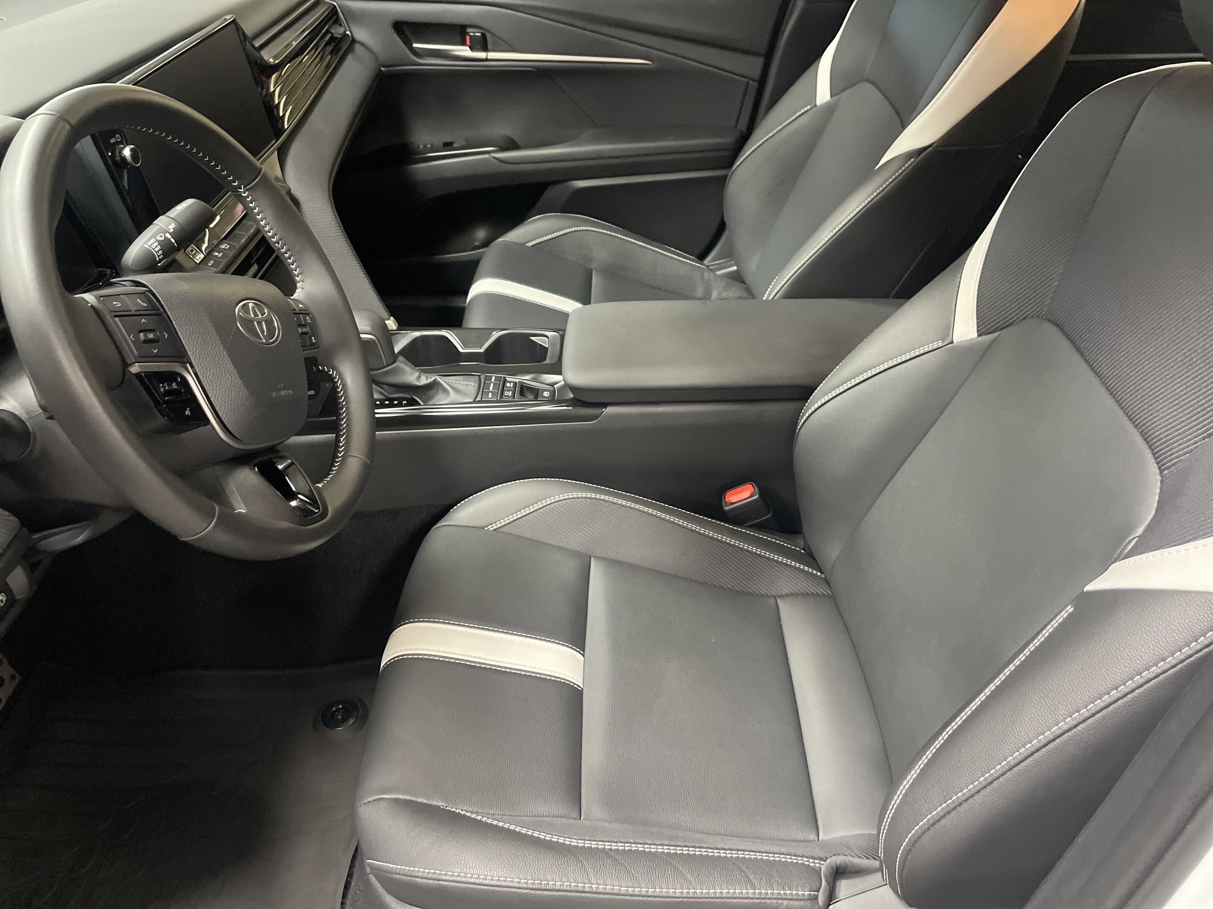 Used 2025 Toyota Camry SE w/ Multimedia Upgrade Package FWD image 16
