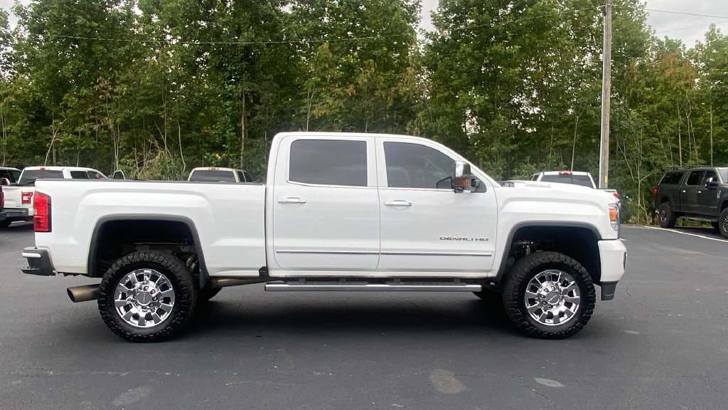 Used 2019 GMC Sierra 2500 Denali w/ Duramax Plus Package AWD/4WD image 4