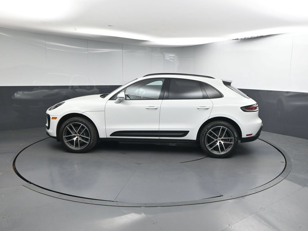 Used 2023 Porsche Macan AWD/4WD image 2