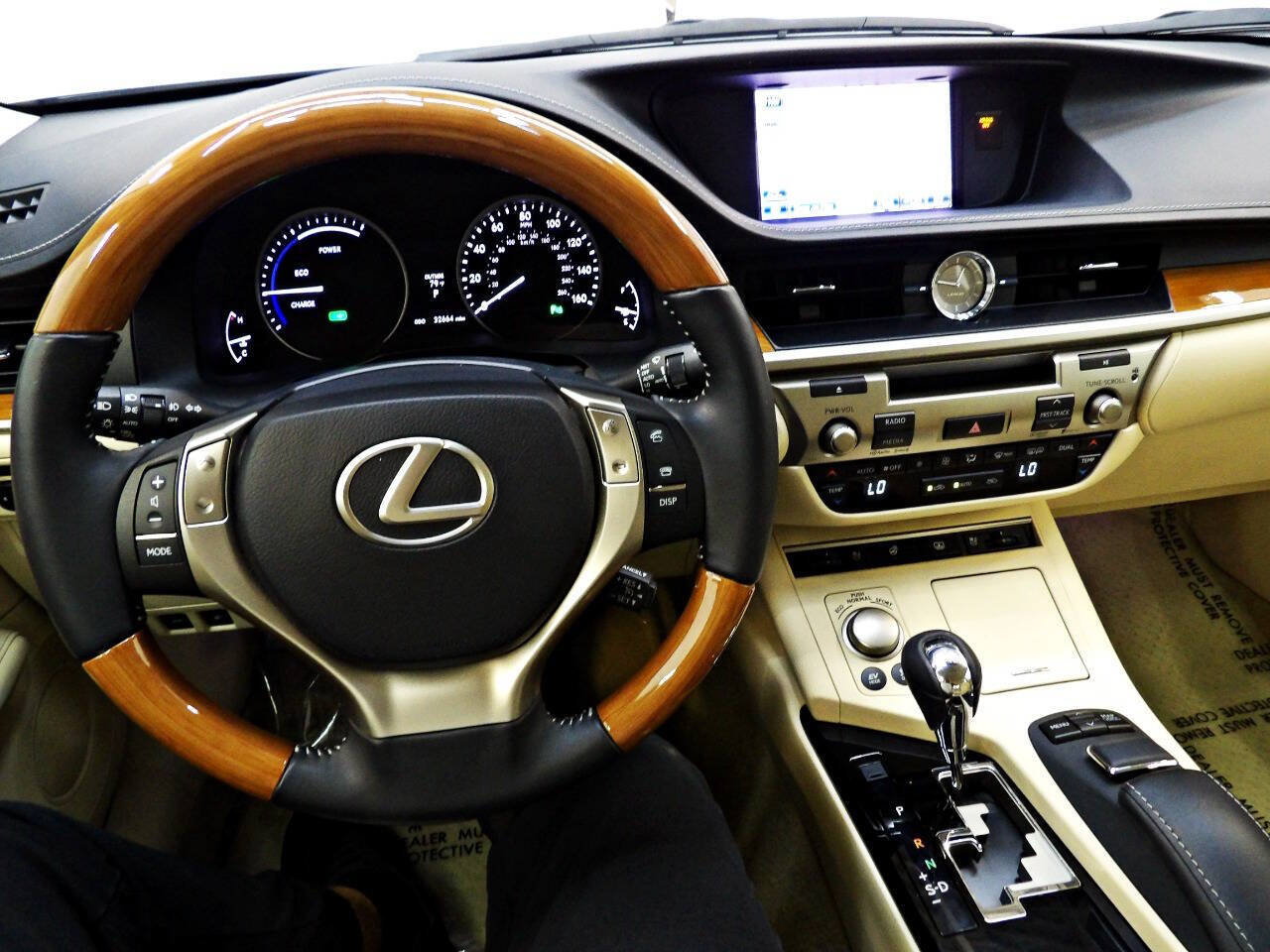 Used 2013 Lexus ES 300h w/ Luxury Pkg FWD image 18