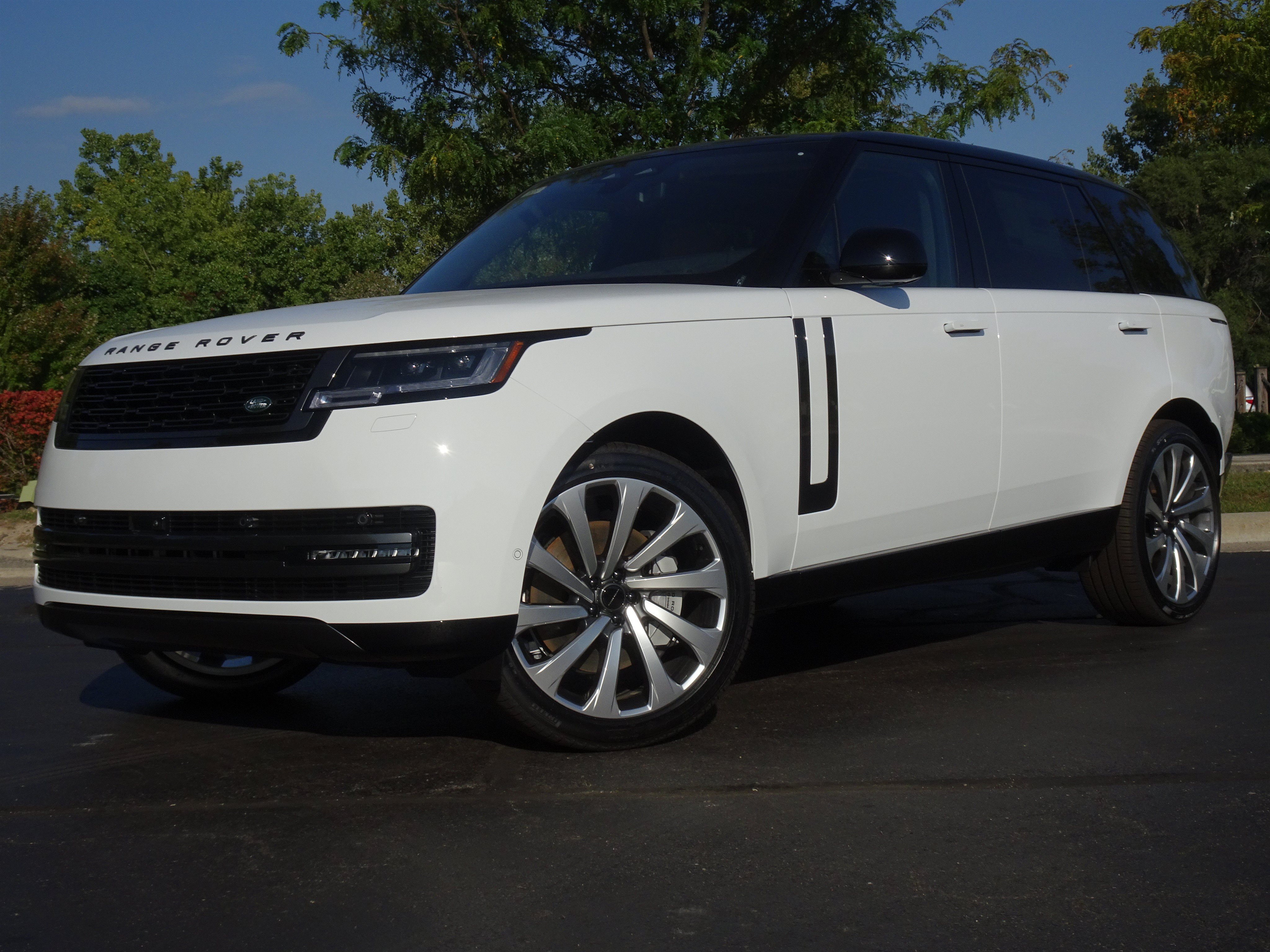 New 2026 Land Rover Range Rover Long Wheelbase SE AWD/4WD image 1