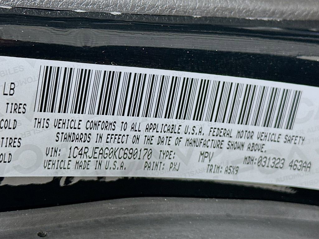 Used 2019 Jeep Grand Cherokee Laredo image 30