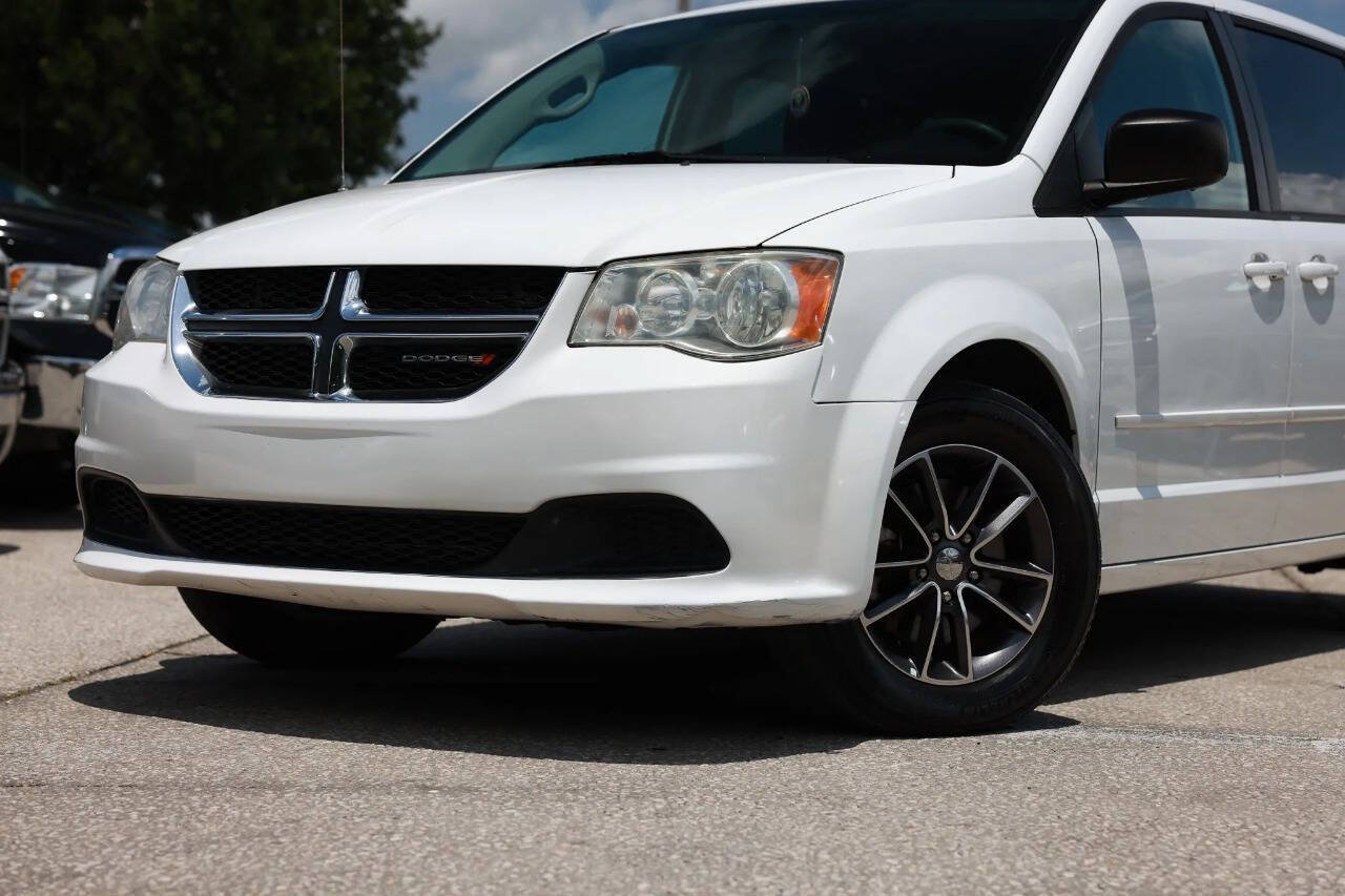Used 2014 Dodge Grand Caravan SE w/ Quick Order Package 29E SE FWD image 2