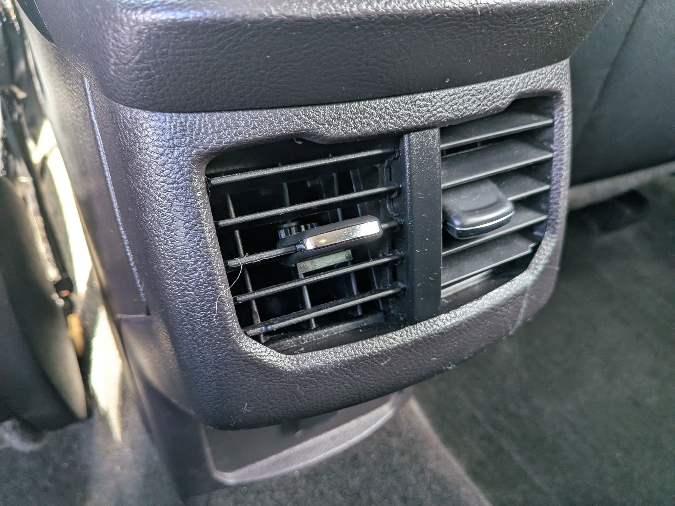 Used 2015 Ford Fusion SE FWD image 27