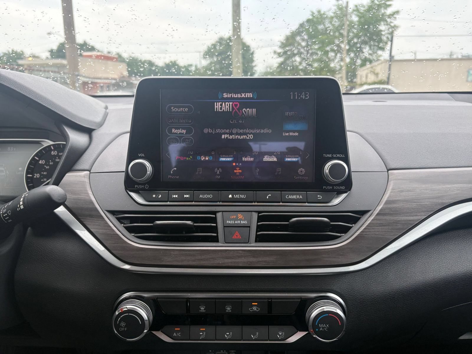Used 2025 Nissan Altima 2.5 SV FWD image 18