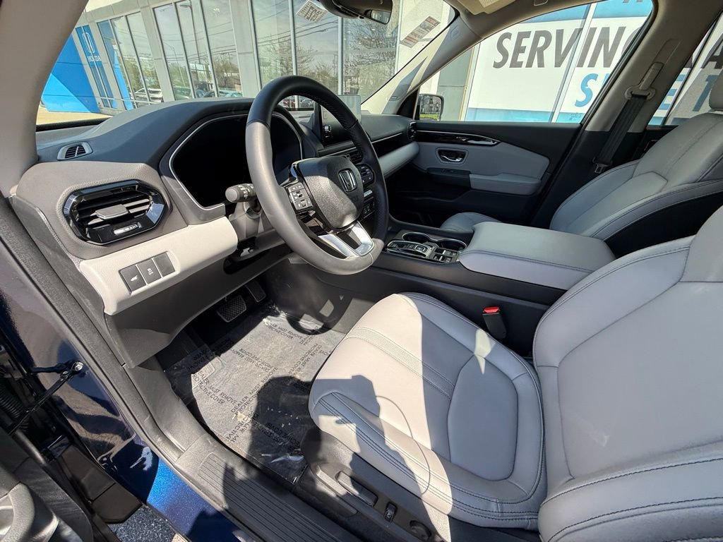 Used 2025 Honda Pilot Touring image 16