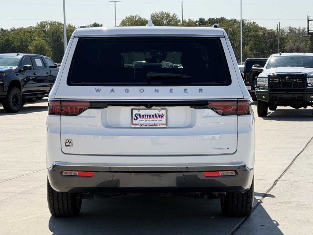 Used 2022 Jeep Wagoneer Series II RWD image 5
