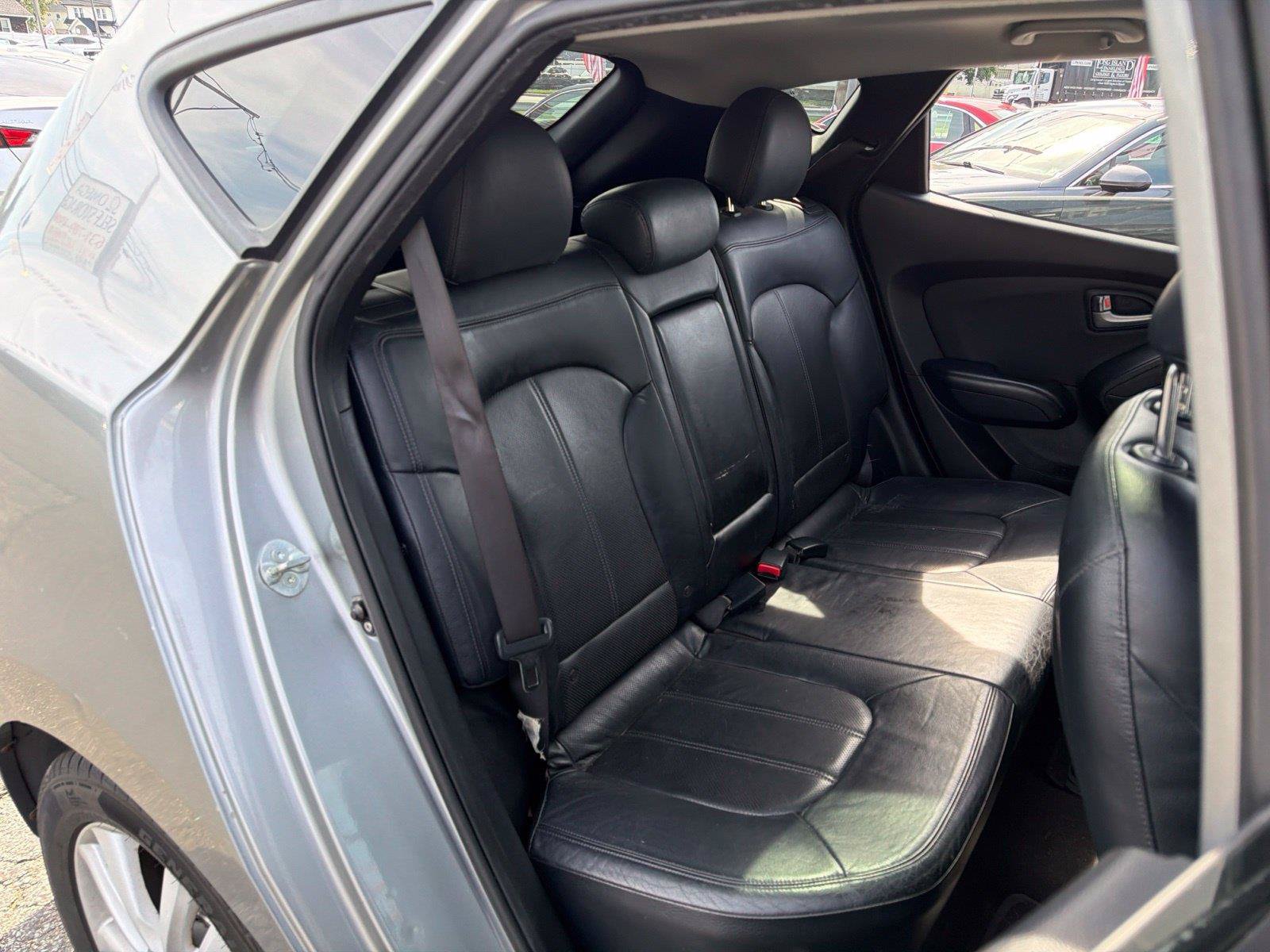 Used 2010 Hyundai Tucson Limited w/ Premium Pkg 4 FWD image 16