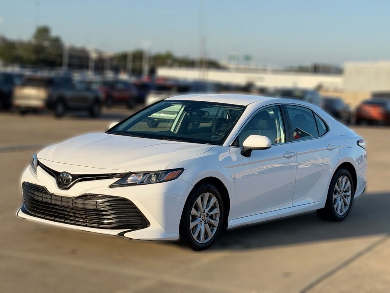 Used 2020 Toyota Camry LE AWD/4WD image 4