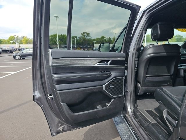 Used 2024 Jeep Wagoneer Series II w/ Flexible Seating Group image 24