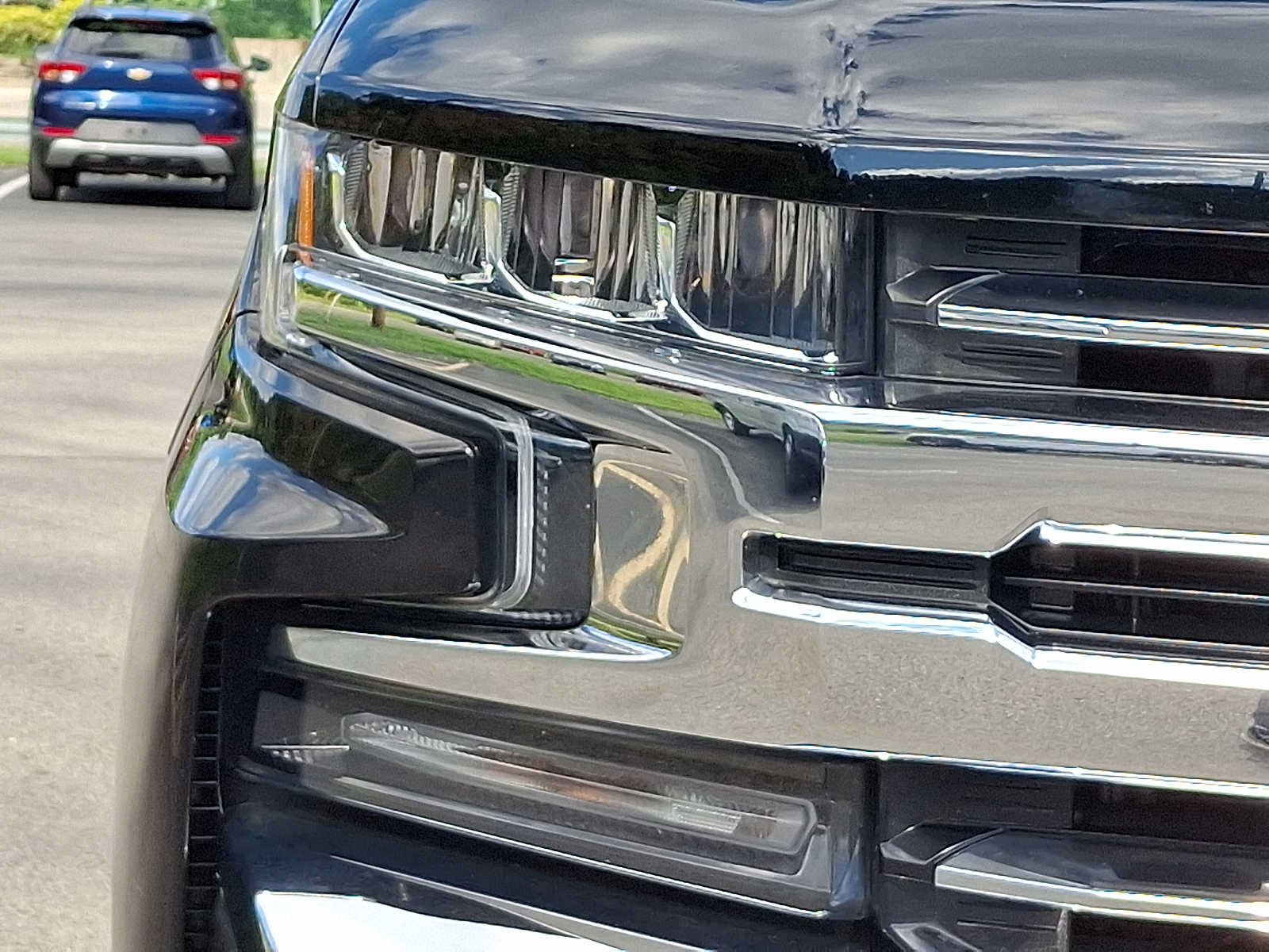 Used 2019 Chevrolet Silverado 1500 LTZ w/ LTZ Plus Package AWD/4WD image 9