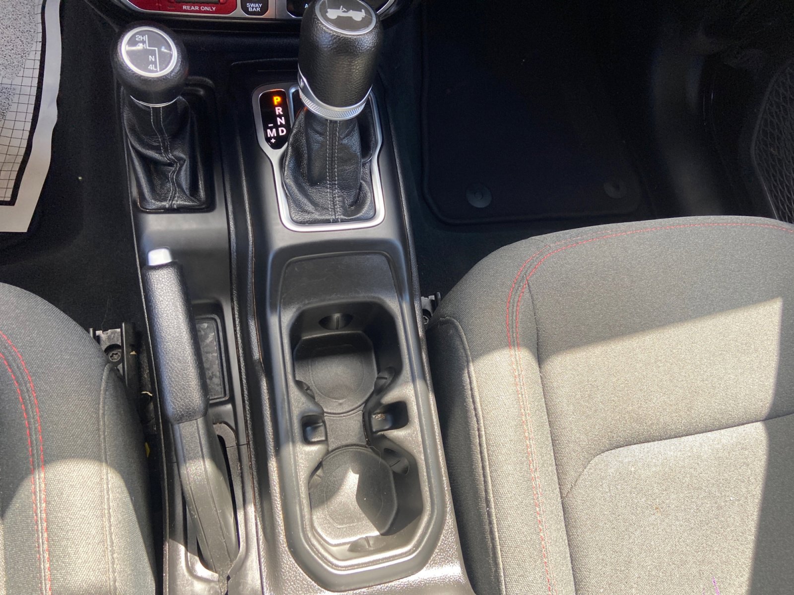 Used 2024 Jeep Wrangler Unlimited Rubicon AWD/4WD image 15