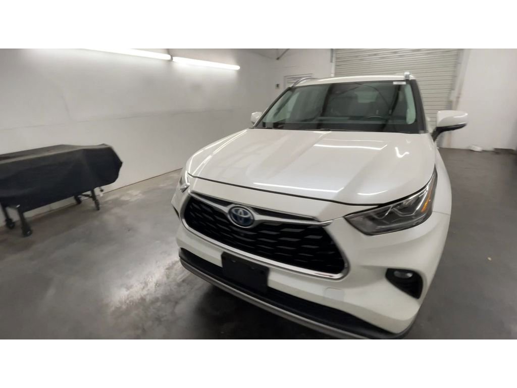 Used 2020 Toyota Highlander Platinum image 4
