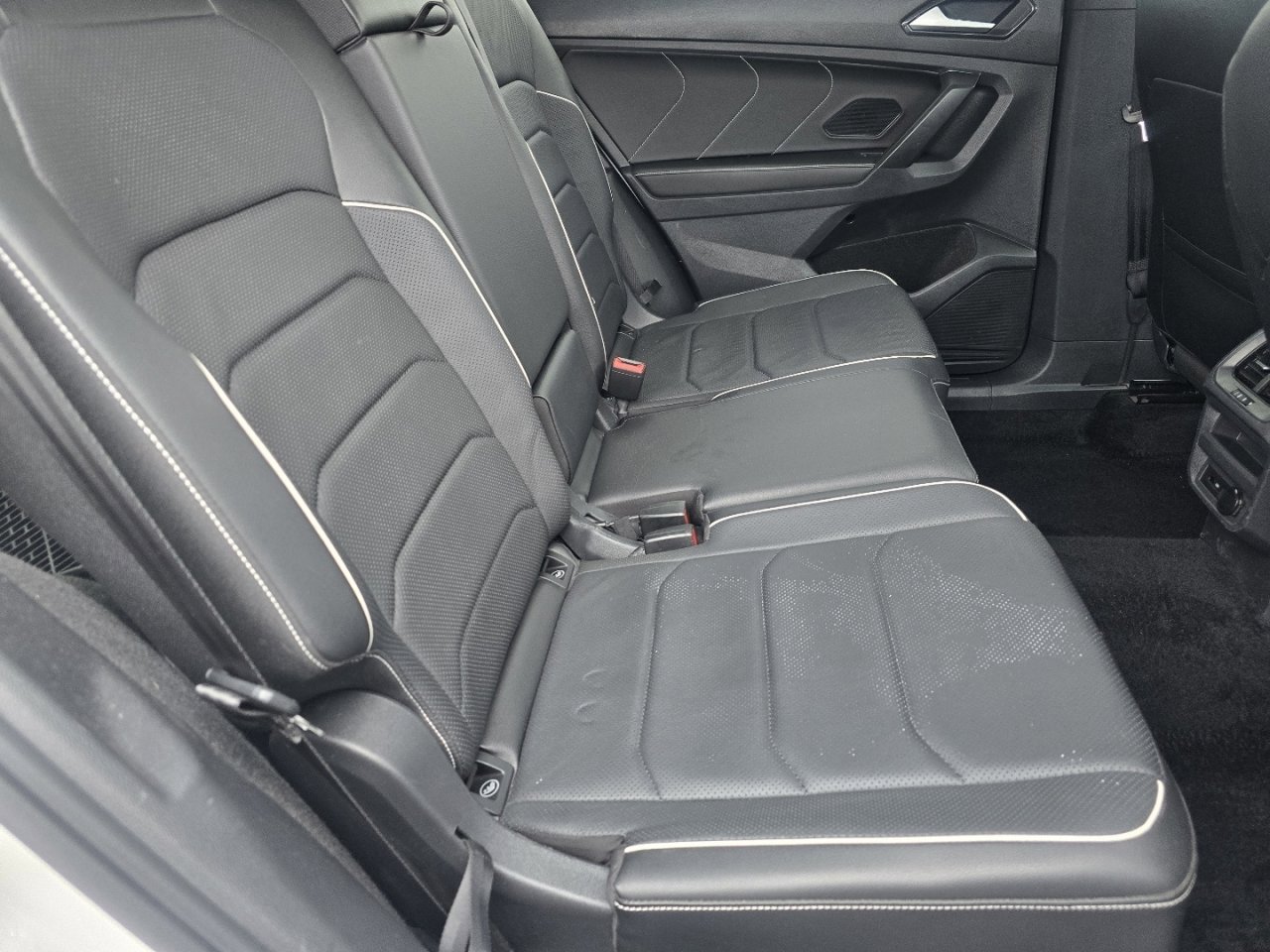 Used 2022 Volkswagen Tiguan SEL R-Line image 10