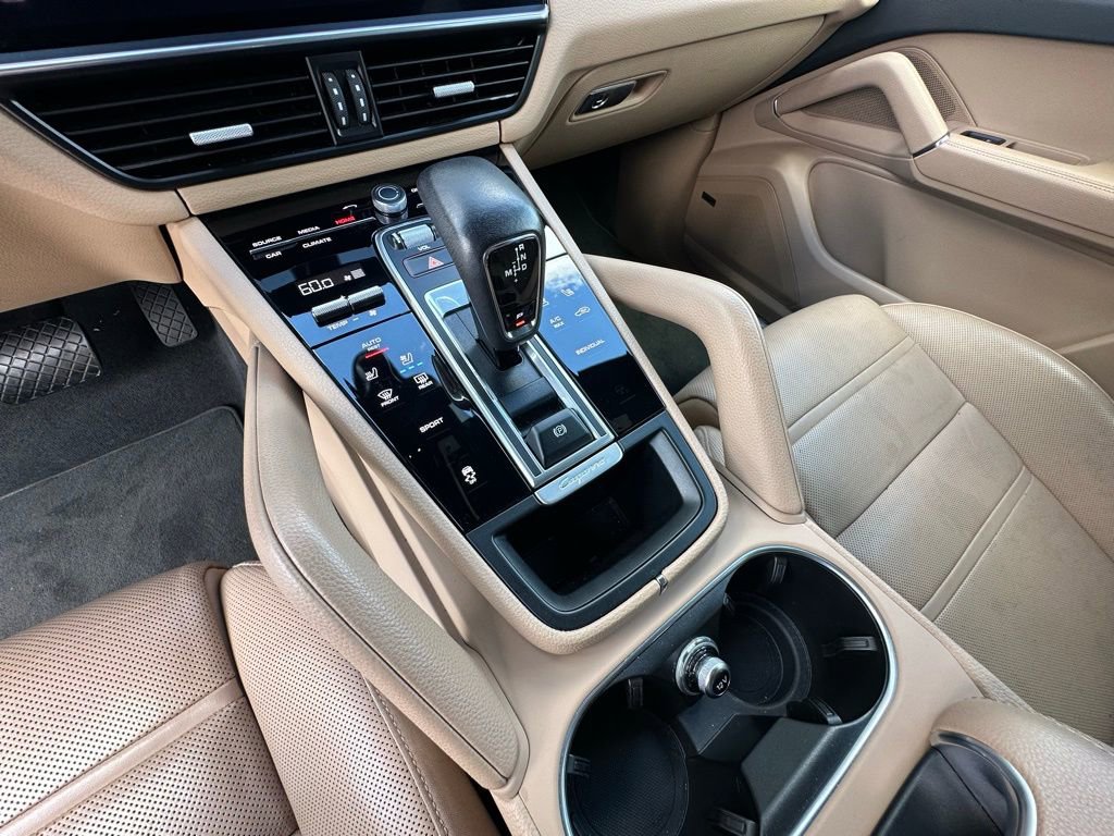 Certified 2023 Porsche Cayenne Platinum Edition image 30