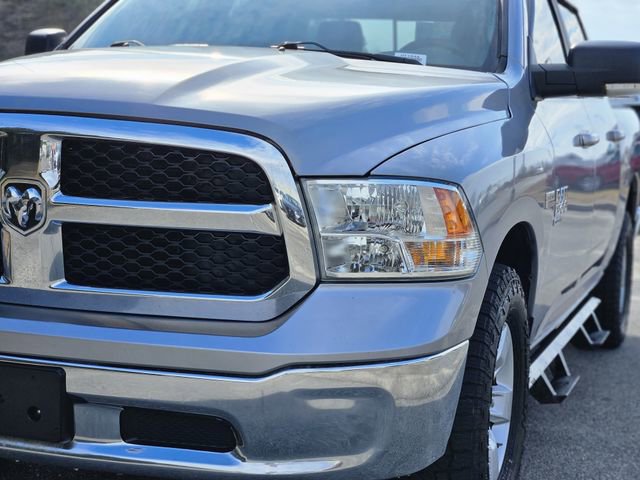 Used 2019 RAM 1500 Classic SLT w/ Luxury Group image 9