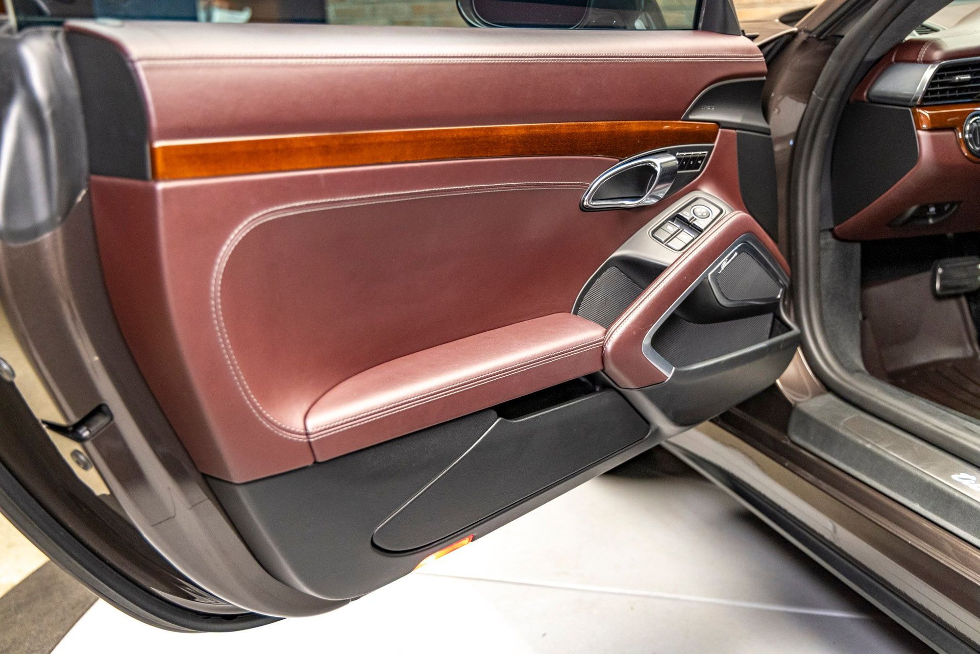 Used 2015 Porsche 911 4 Coupe image 38