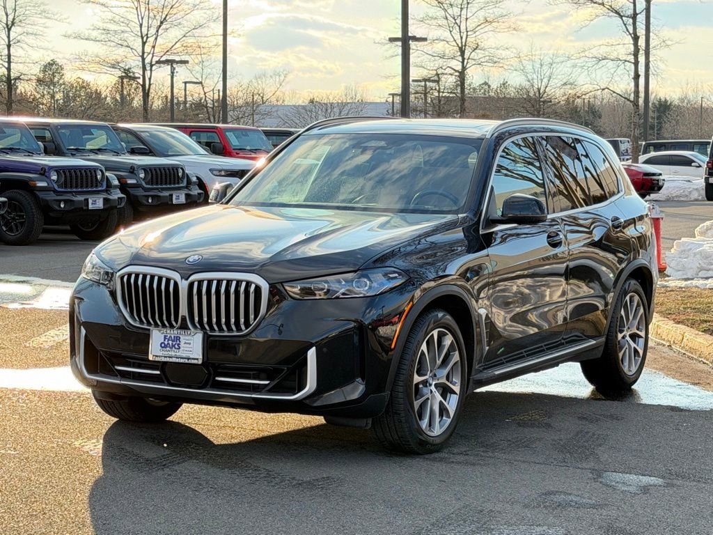Used 2025 BMW X5 xDrive50e image 3