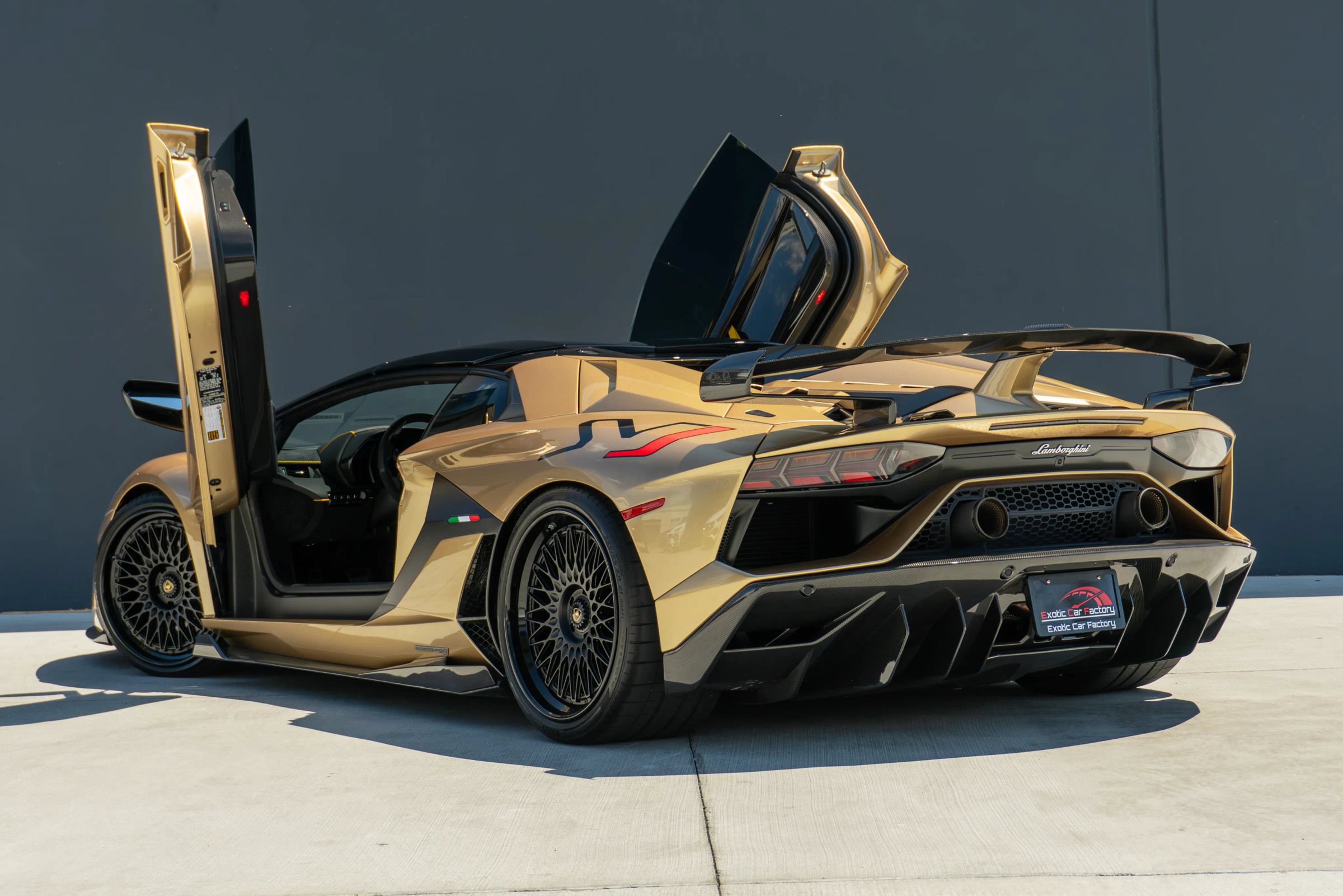 Used 2020 Lamborghini Aventador SVJ AWD/4WD image 12
