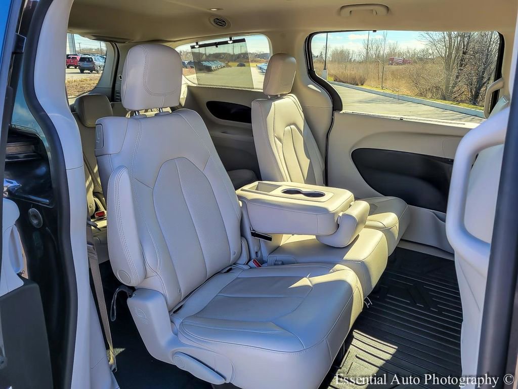 Used 2019 Chrysler Pacifica Touring-L w/ Advanced Safetytec Group image 30