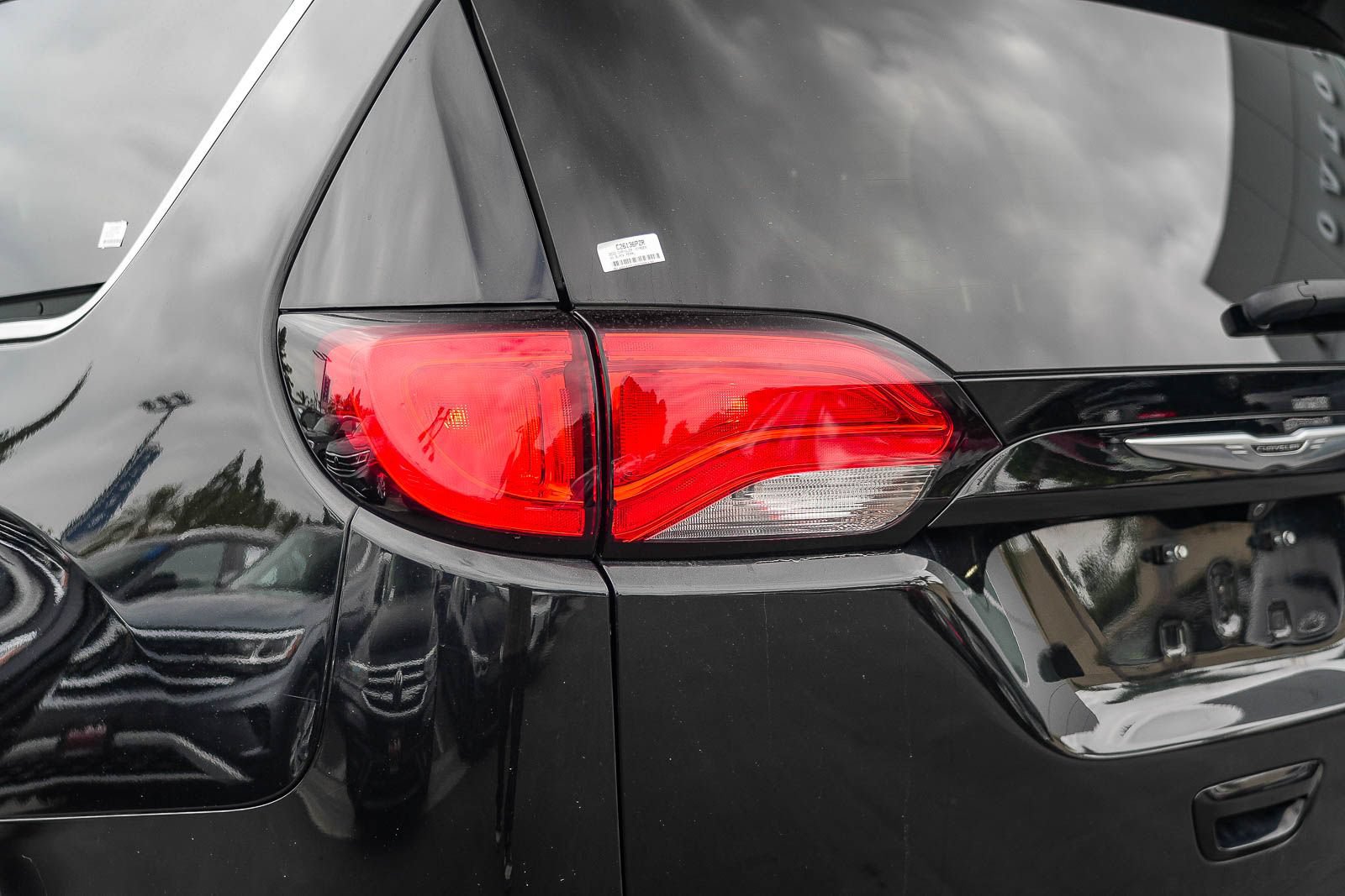 Used 2022 Chrysler Voyager LX FWD image 9