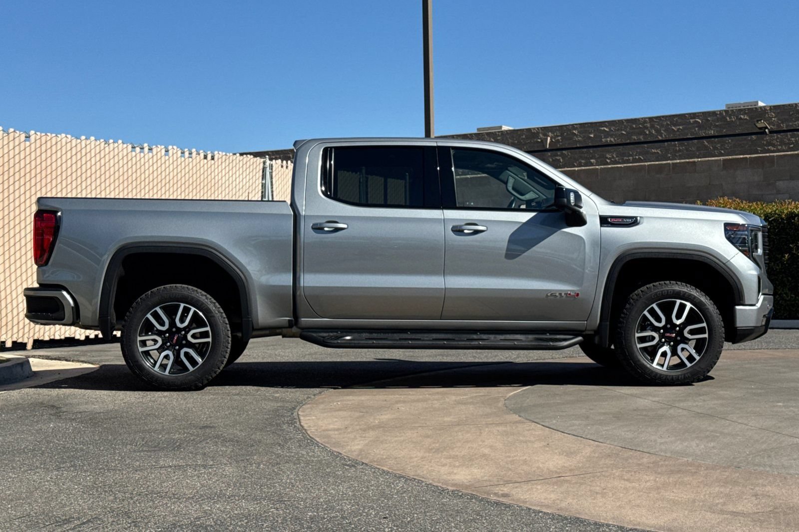 Certified 2023 GMC Sierra 1500 AT4 w/ AT4 Premium Package AWD/4WD image 3