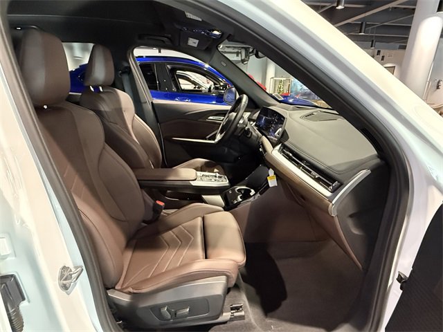 Used 2025 BMW X1 xDrive28i w/ Technology Package image 28