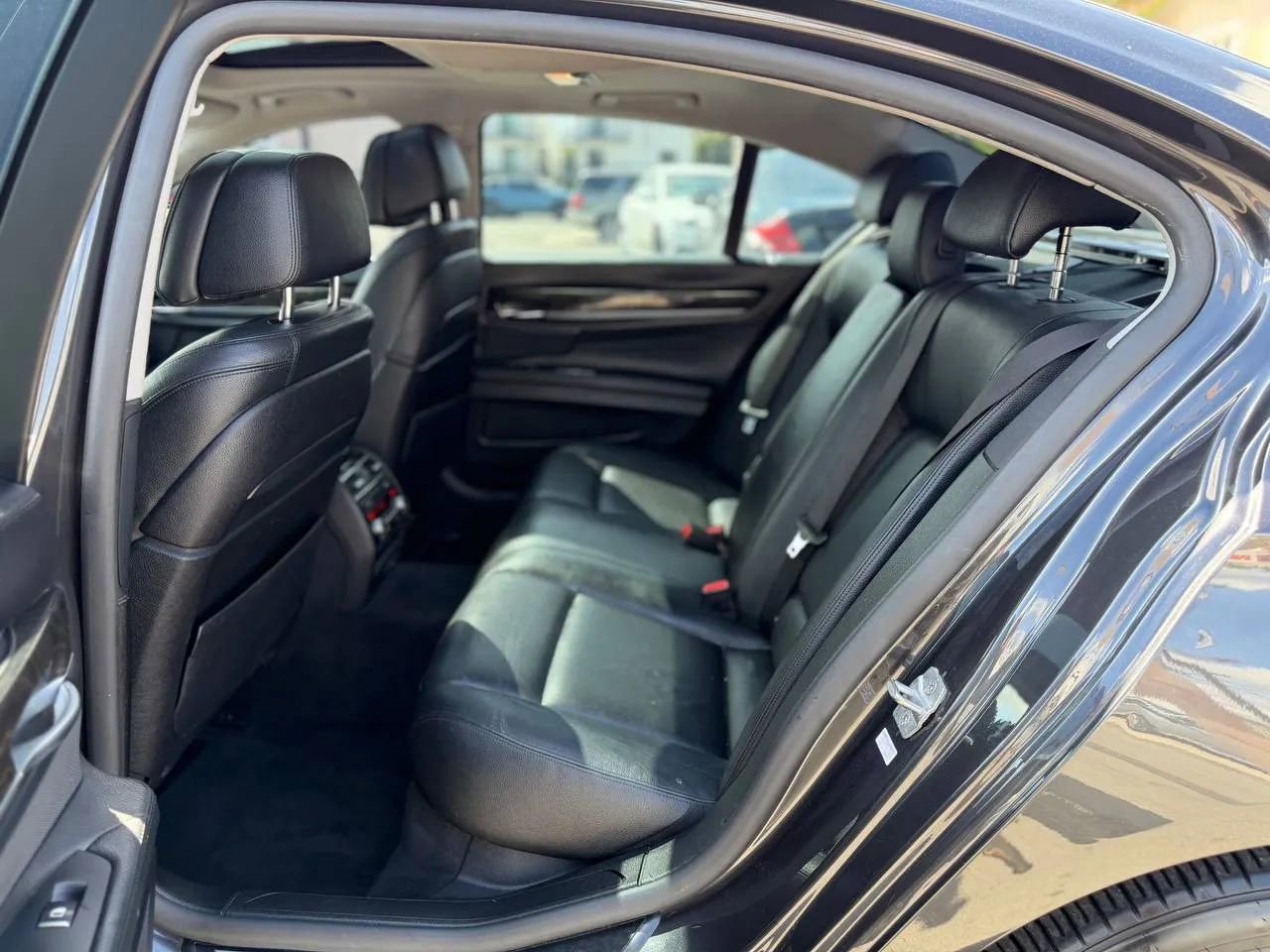 Used 2014 BMW 740i image 25