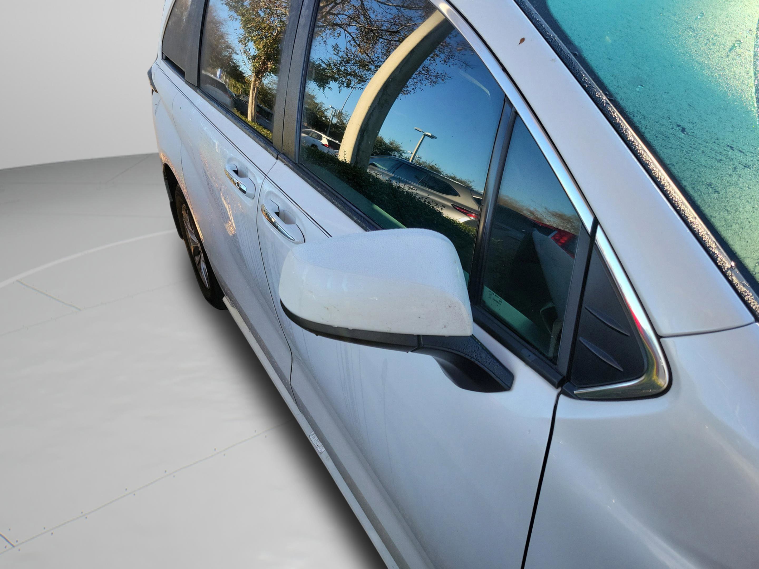 Used 2025 Toyota Sienna XLE image 16