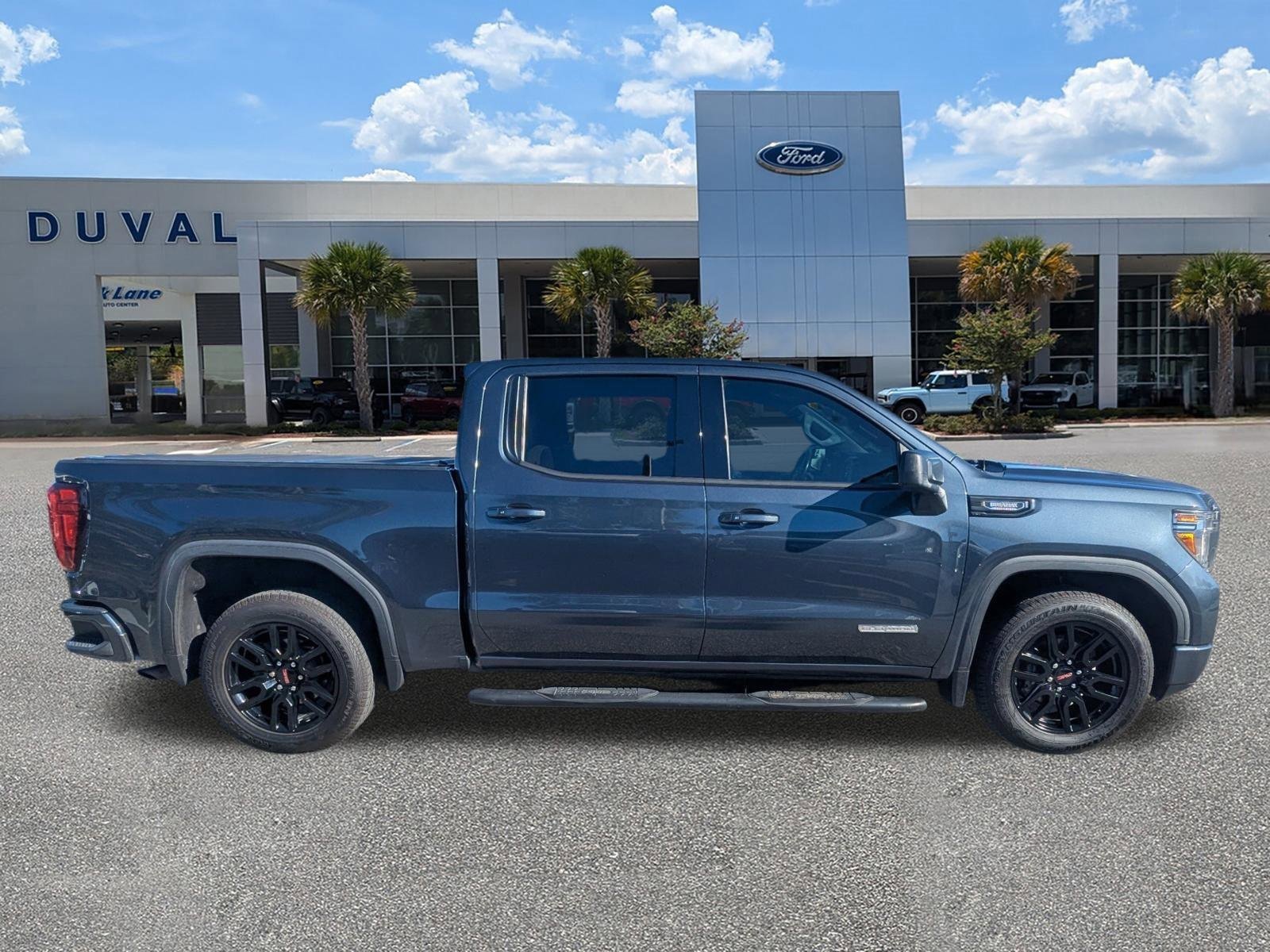 Used 2020 GMC Sierra 1500 Elevation w/ Elevation Value Package image 3