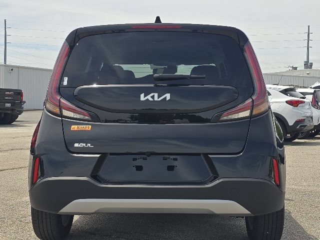 Used 2025 Kia Soul LX w/ LX Technology Package FWD image 4