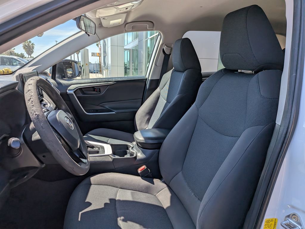 Used 2021 Toyota RAV4 LE image 13