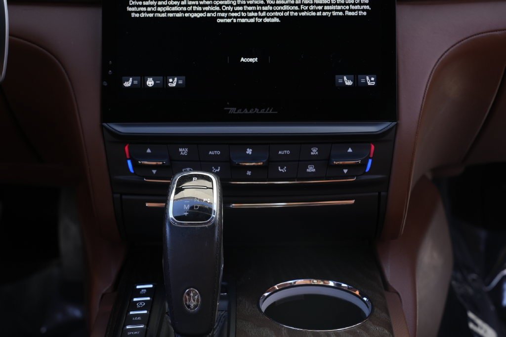 Used 2021 Maserati Quattroporte S Q4 AWD/4WD image 42