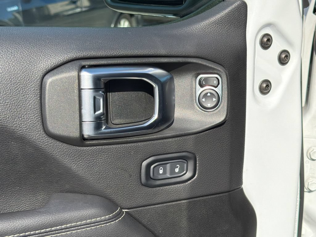 Used 2022 Jeep Wrangler Unlimited Sahara w/ Cold Weather Group AWD/4WD image 18