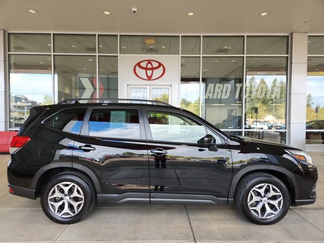 Used 2023 Subaru Forester Premium AWD/4WD image 3