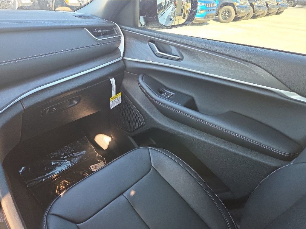 New 2025 Jeep Grand Cherokee Limited image 18