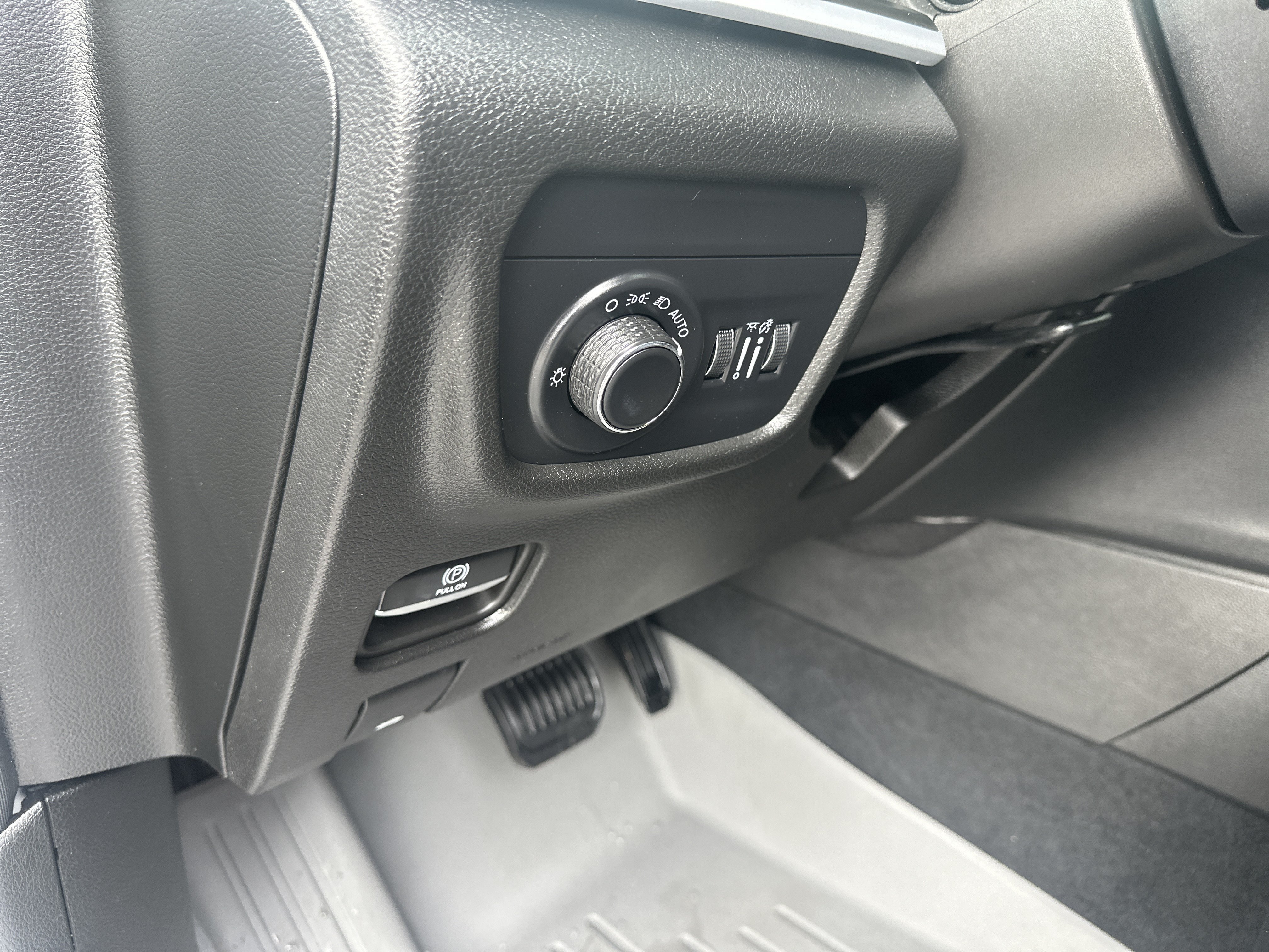 Used 2024 Jeep Grand Cherokee Altitude AWD/4WD image 31