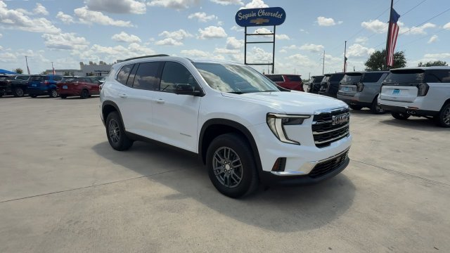Certified 2025 GMC Acadia Elevation AWD/4WD image 2