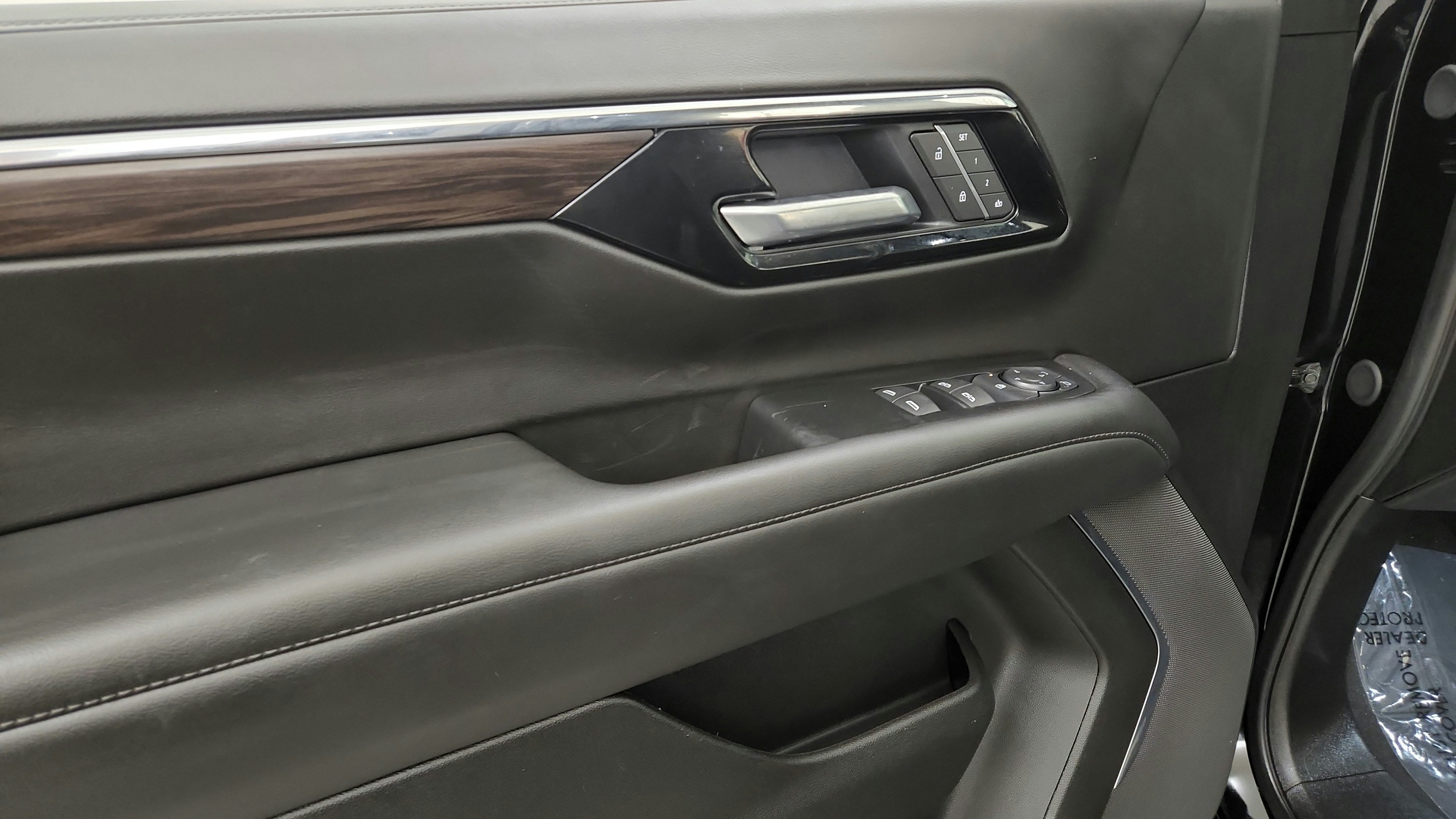 Used 2025 Chevrolet Suburban Z71 AWD/4WD image 19