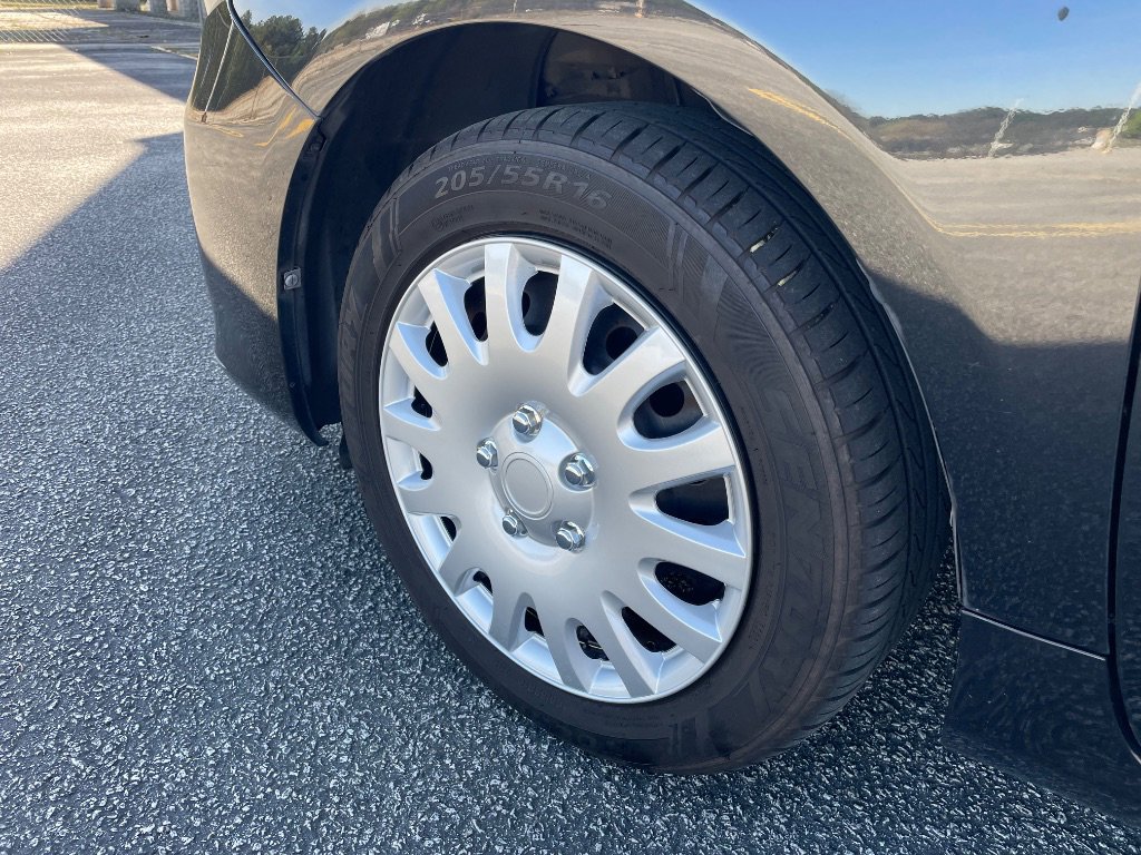 Used 2013 Toyota Corolla LE image 9