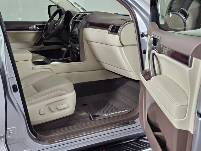 Used 2018 Lexus GX 460 Premium w/ Premium Package AWD/4WD image 12