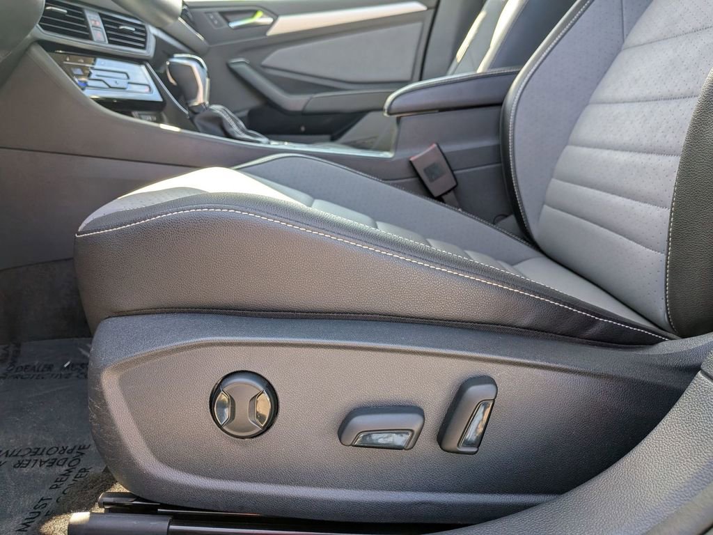 Used 2025 Volkswagen Jetta SE image 17