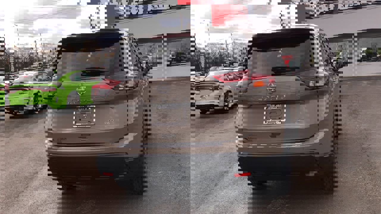 Used 2025 Nissan Rogue SV image 7