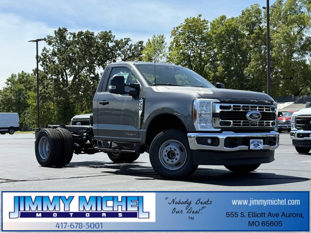 New 2025 Ford F350 4x4 Regular Cab DRW Super Duty image 1