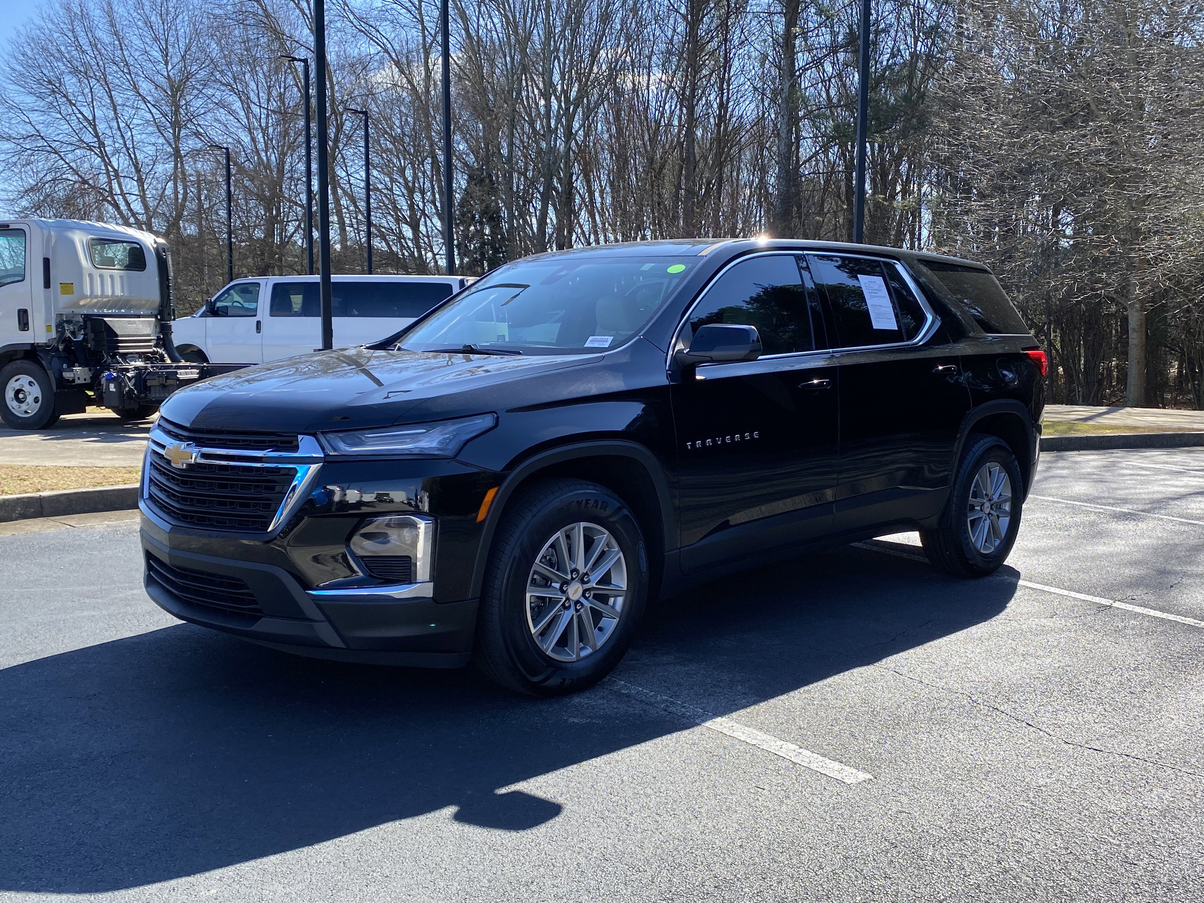 Used 2023 Chevrolet Traverse LS image 5