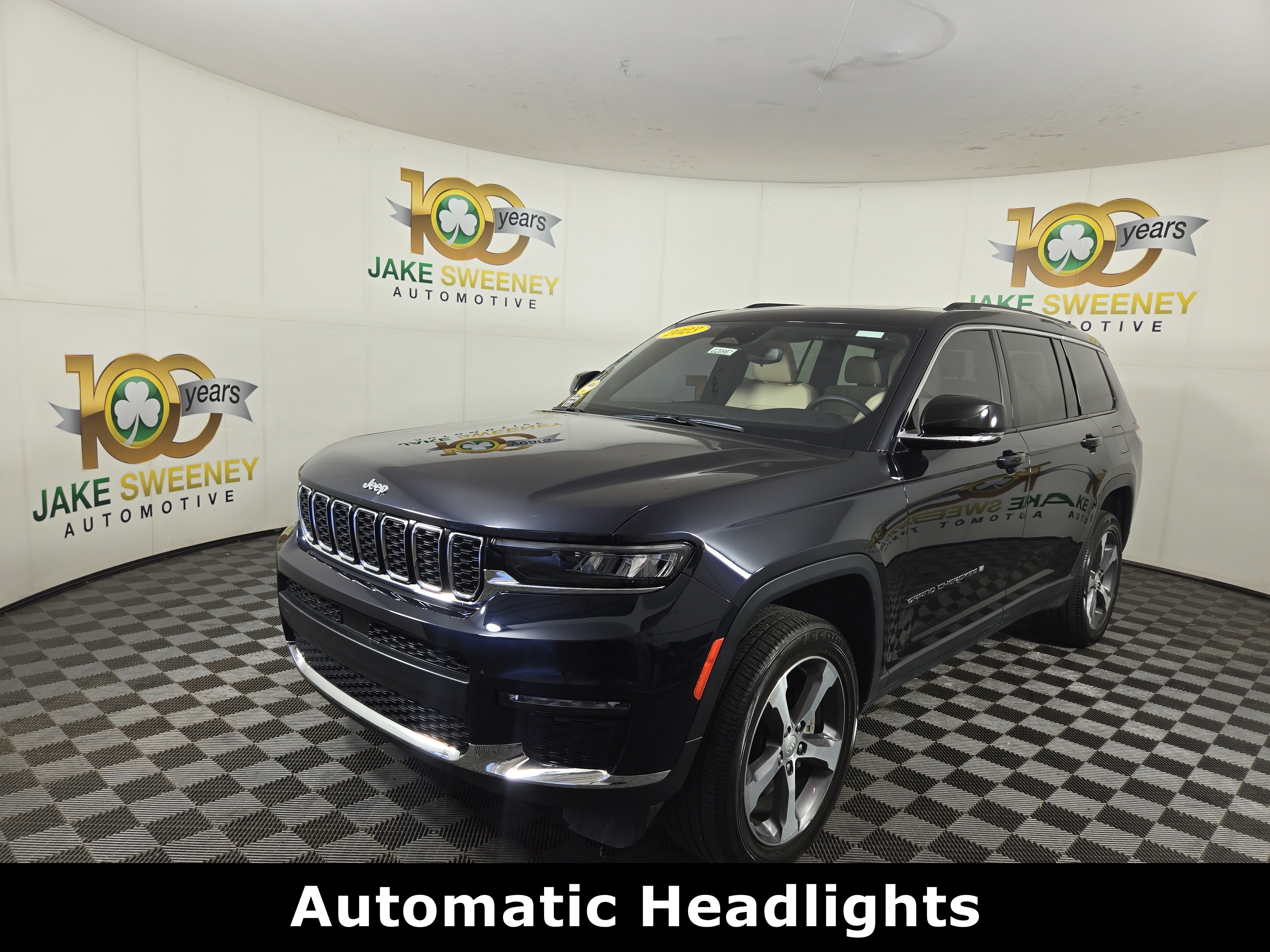 Used 2023 Jeep Grand Cherokee L Limited AWD/4WD image 3