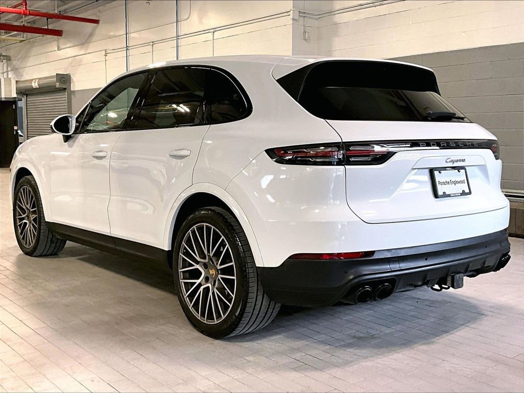 Certified 2023 Porsche Cayenne Platinum Edition image 3