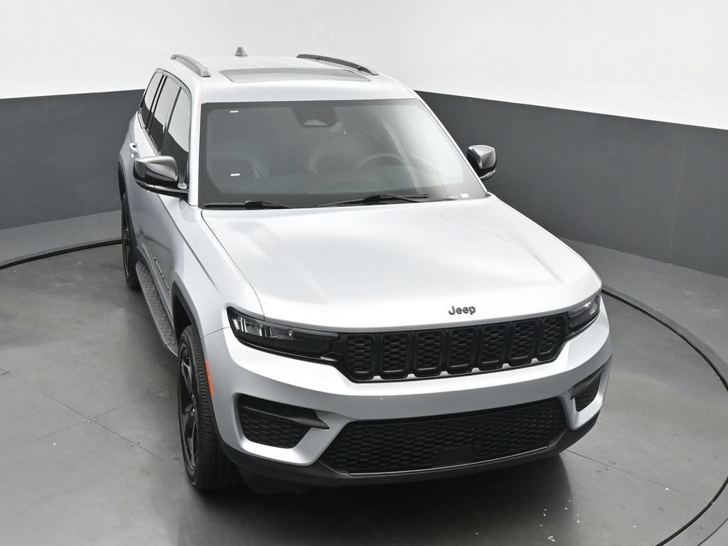 Used 2024 Jeep Grand Cherokee Altitude AWD/4WD image 55